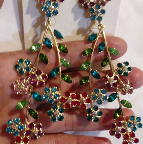 Gorgeous earrings - Picture 2 of 3